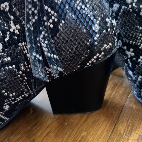 Ankle booties - Picture 3 of 5